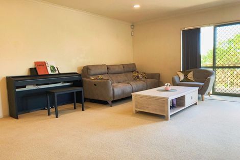 Photo of property in 72a Hepburn Road, Glendene, Auckland, 0602