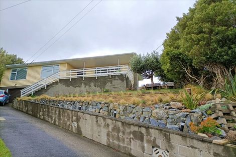 Photo of property in 42 Turville Crescent, Newlands, Wellington, 6037