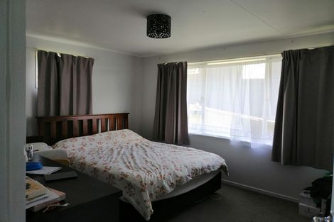 Photo of property in 63 Ruskin Road, Newlands, Wellington, 6037