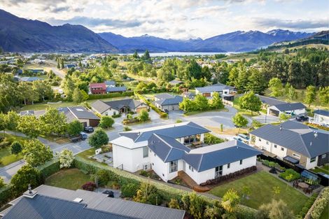 Photo of property in 10 Bevan Place, Wanaka, 9305