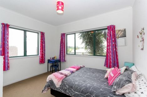 Photo of property in 1 Alberta Road, Glen Avon, New Plymouth, 4312