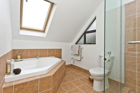 Photo of property in 43 Seaview Road, Castor Bay, Auckland, 0620