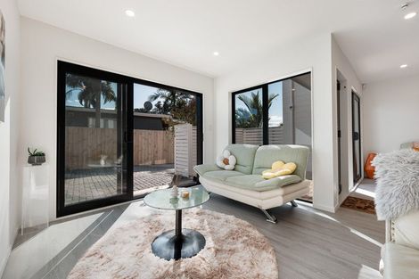 Photo of property in 15c Renata Crescent, Te Atatu Peninsula, Auckland, 0610