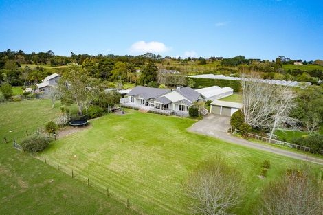 Photo of property in 53 Motu Road, Kumeu, 0891