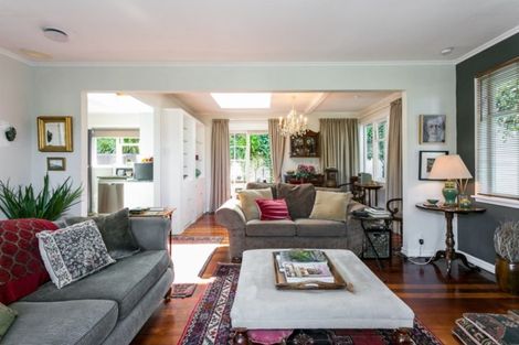 Photo of property in 16 Spencer Road, Hospital Hill, Napier, 4110