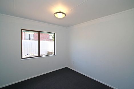 Photo of property in 32 Poplar Grove, Whalers Gate, New Plymouth, 4310
