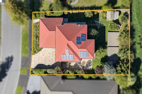 Photo of property in 31 Willowview Drive, Redwood, Christchurch, 8051