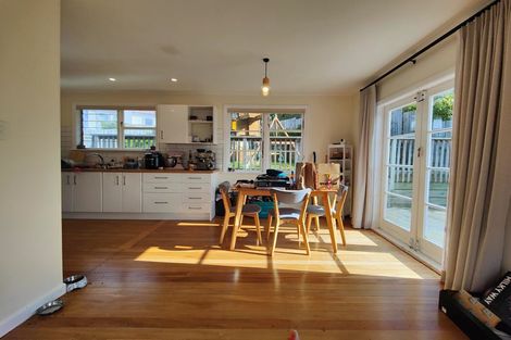 Photo of property in 38 Lyndfield Lane, Newlands, Wellington, 6037