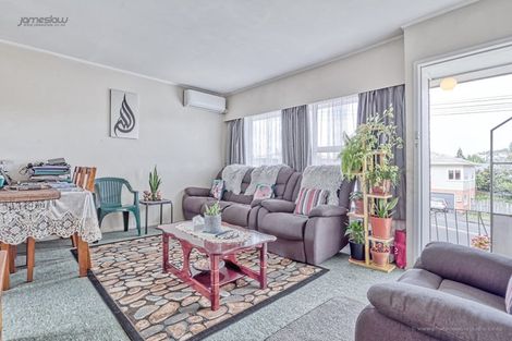 Photo of property in 2/75 Sabulite Road, Kelston, Auckland, 0602