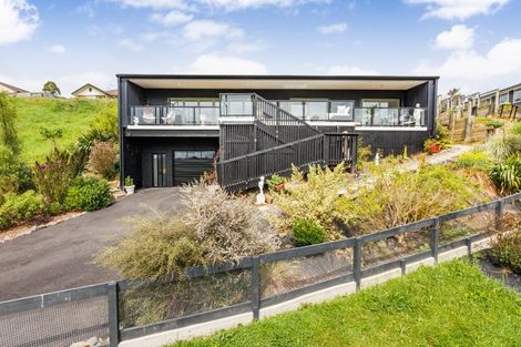 Photo of property in 121 Cashmere Drive, Fitzherbert, Palmerston North, 4410