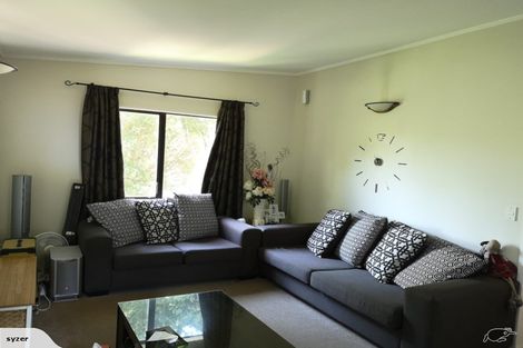 Photo of property in 8a Kingsclere Place, Goodwood Heights, Auckland, 2105