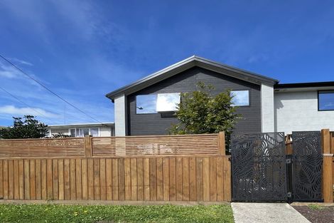 Photo of property in 86a Vodanovich Road, Te Atatu South, Auckland, 0610