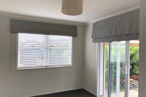 Photo of property in 30 Convair Crescent, Mangere, Auckland, 2022
