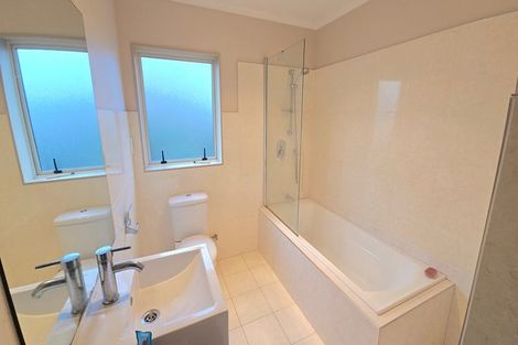 Photo of property in 21 Edgewood Way, Henderson, Auckland, 0612