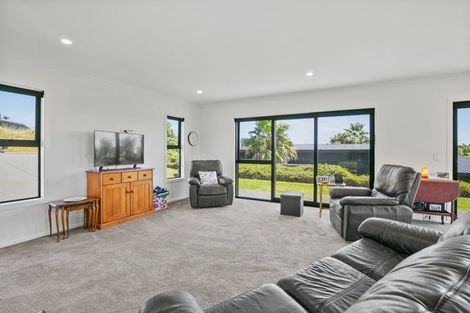 Photo of property in 3f Honeyfield Drive, Whalers Gate, New Plymouth, 4310
