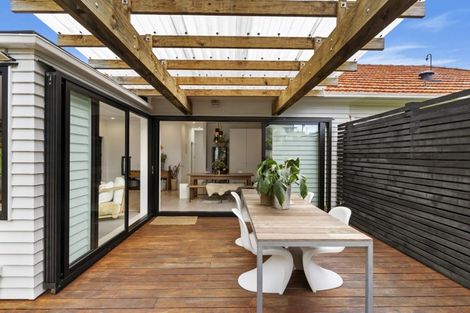 Photo of property in 2a Wesley Street, Devonport, Auckland, 0624