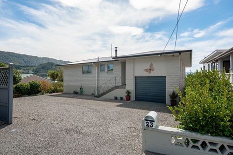 Photo of property in 23 Broadway, Picton, 7220