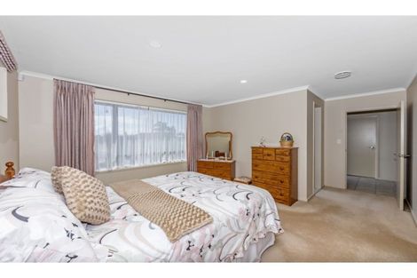 Photo of property in 66 Grovenor Drive, Orewa, 0931