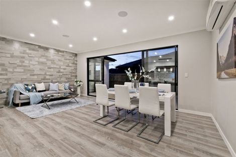 Photo of property in 7 Len Ireland Drive, Kumeu, 0810