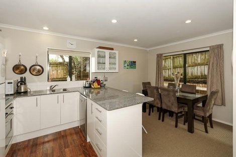 Photo of property in 10a Rena Place, West Harbour, Auckland, 0618