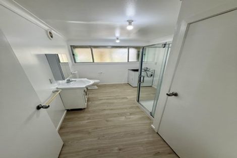 Photo of property in 11 Pokapu Street, Titirangi, Auckland, 0600