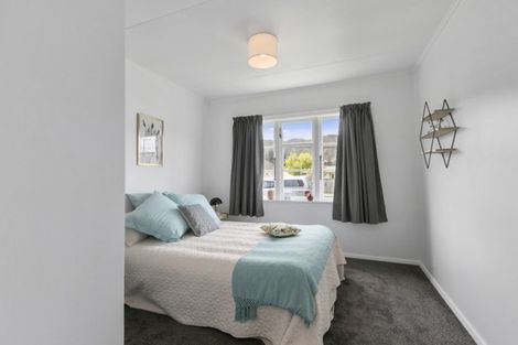 Photo of property in 195 Wellington Road, Wainuiomata, Lower Hutt, 5014