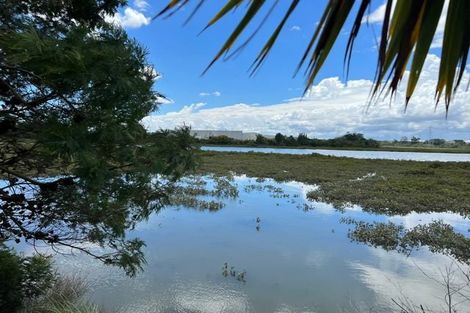 Photo of property in 60 Cobham Crescent, Kelston, Auckland, 0602