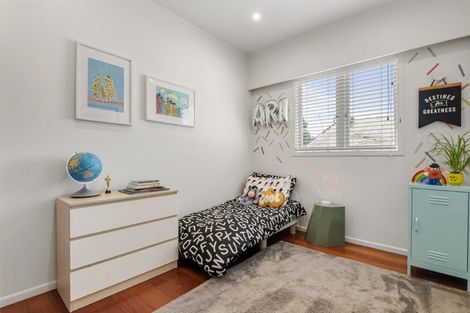 Photo of property in 1/157 Glenfield Road, Hillcrest, Auckland, 0626