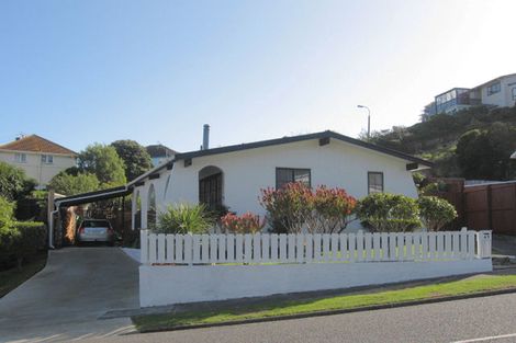 Photo of property in 49 Gloaming Hill, Titahi Bay, Porirua, 5022