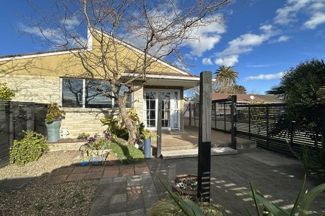Photo of property in 1/801 Hastings Street North, Hastings, 4122
