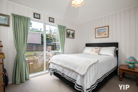 Photo of property in 7 Cheltenham Terrace, Newlands, Wellington, 6037