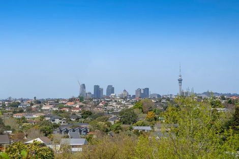 Photo of property in 2/9 Mossop Rise, Glenfield, Auckland, 0629