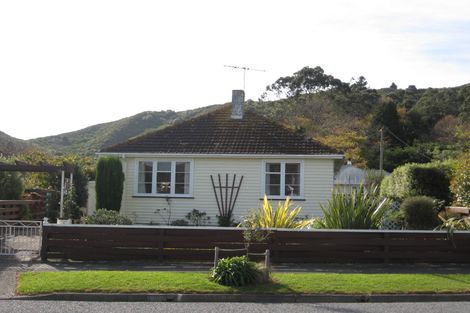 Photo of property in 11 Harris Street, Naenae, Lower Hutt, 5011