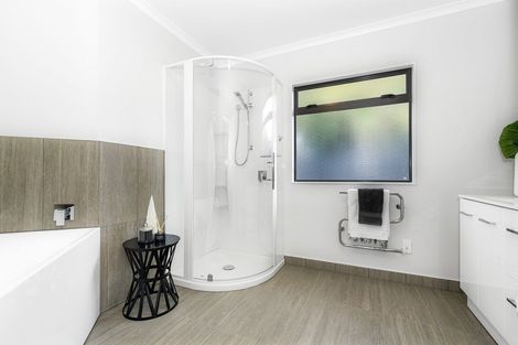 Photo of property in 13 Mangakoea Place, St Andrews, Hamilton, 3200