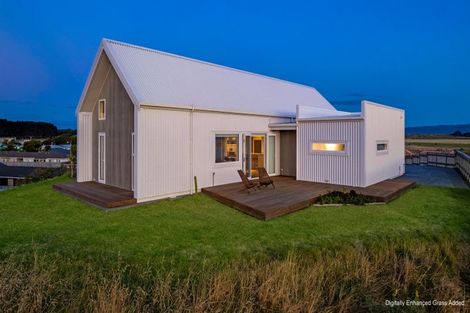 Photo of property in 2 Rangeview Rise, Foxton Beach, Foxton, 4815