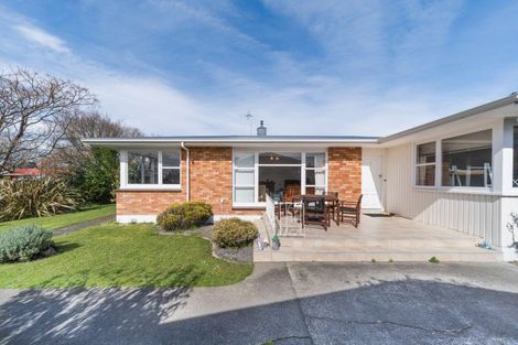 Photo of property in 76 Wikiriwhi Crescent, Awapuni, Palmerston North, 4412