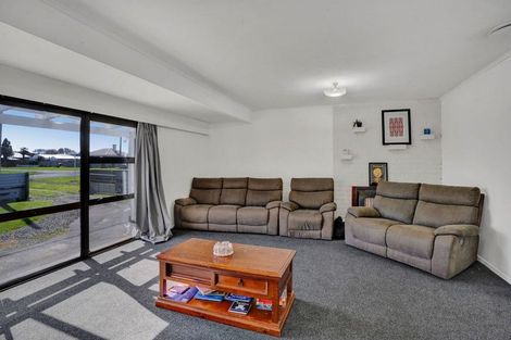 Photo of property in 60 Kapuni Street, Manaia, 4612