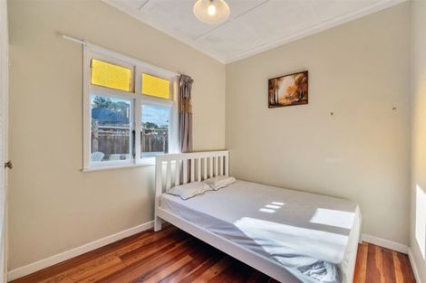Photo of property in 48 Lynwood Road, New Lynn, Auckland, 0600
