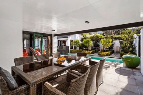 Photo of property in 6 Golf Road, Heretaunga, Upper Hutt, 5018