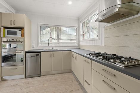 Photo of property in 46 Seaview Road, Marfell, New Plymouth, 4310