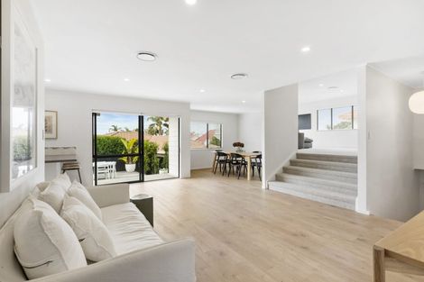 Photo of property in 5 Bridgehead Cove, West Harbour, Auckland, 0618