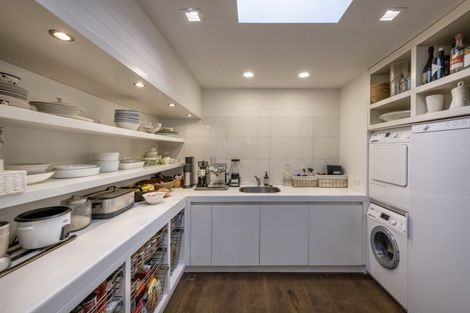 Photo of property in 7 Marine Parade, Seatoun, Wellington, 6022