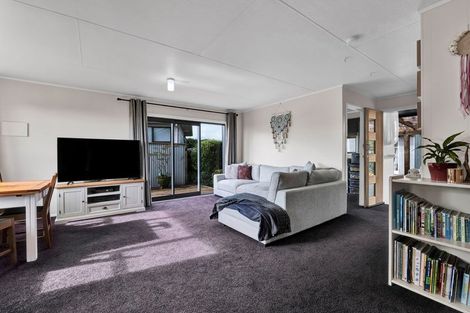 Photo of property in 16 Ponderosa Place, Opunake, 4616