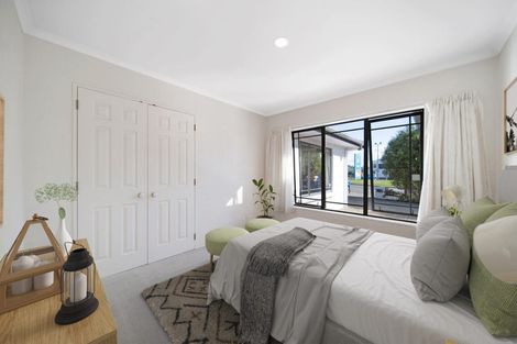 Photo of property in 170 Botany Road, Botany Downs, Auckland, 2010