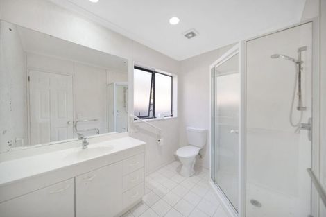 Photo of property in 170 Botany Road, Botany Downs, Auckland, 2010