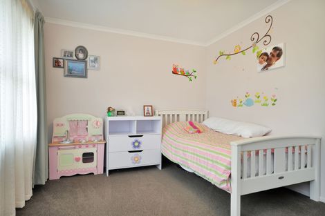 Photo of property in 30a Enderby Drive, Te Atatu Peninsula, Auckland, 0610