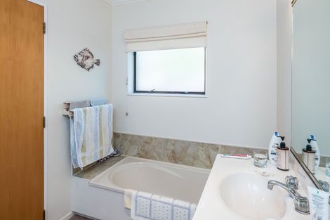 Photo of property in 68a Rimu Road, Raumati Beach, Paraparaumu, 5032