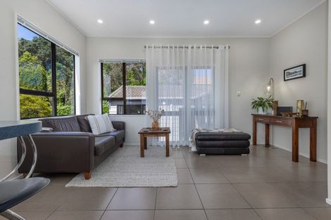 Photo of property in 9 Kinnel Grove, Papakowhai, Porirua, 5024