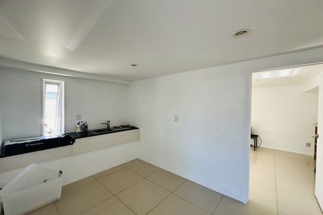 Photo of property in 21 Ludlow Terrace, Totara Vale, Auckland, 0627