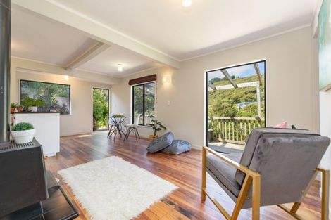 Photo of property in 49 Airlie Road, Plimmerton, Porirua, 5026